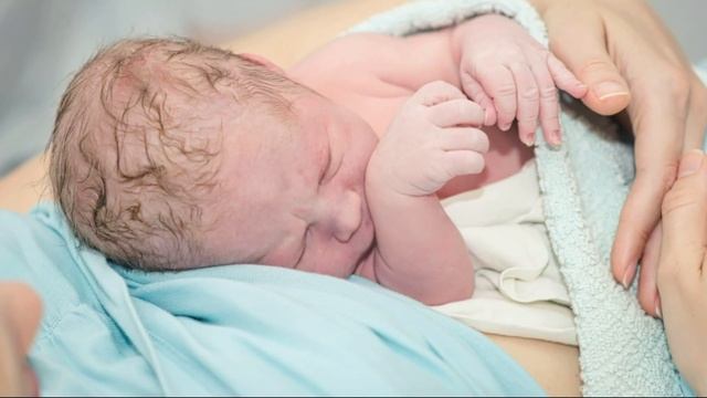 ПОСЛЕДНИ ДНИ ПЕРЕД РОДАМИ | Что чувствует и как себя ведет женщина и ребенок перед началом родов смотреть онлайн