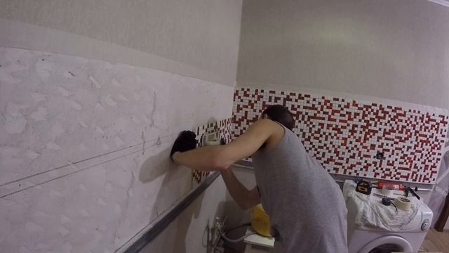 Ремонт на кухне. Продолжаем докладывать мозаику перед мойкой и газом. 30 01 2018 смотреть онлайн