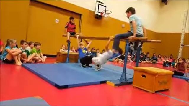 Group choreography - parallel bars 1 / Gruppenchoreographie - Barren 1 смотреть онлайн