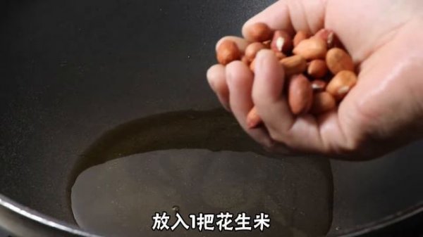 凉拌苦瓜切记不要用盐腌，教你一招比饭店做的好吃，翠绿爽口不苦【刘姐厨房 Magic Food】#美食 #凉拌苦瓜