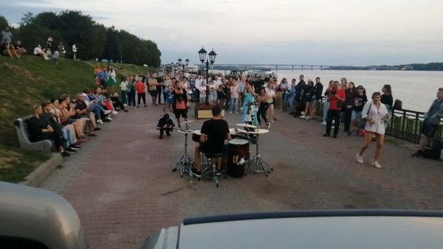 Благодарная публика БАРАБАНЩИК ТОП смотреть онлайн