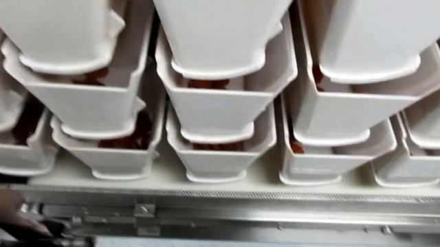 Упаковка липких сухофруктов (курага, чернослив и финики) смотреть онлайн