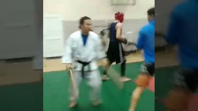 Дима Казыгашев по прозвищу " Профессор" Рукопашного боя на тренировке смотреть онлайн