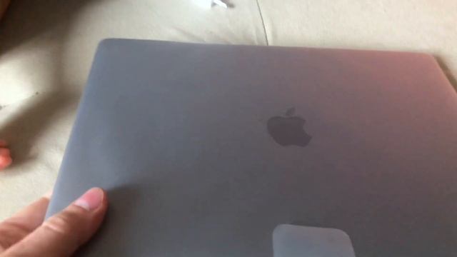 Маша заказала новый MacBook Pro смотреть онлайн