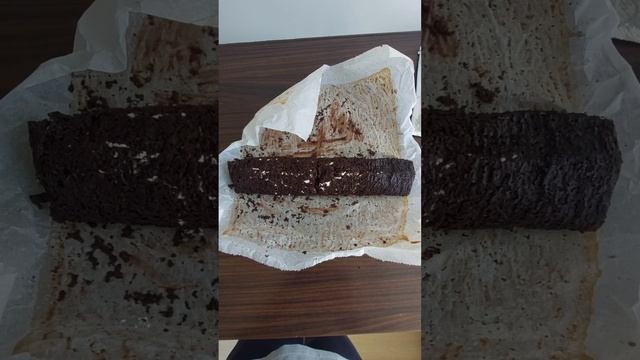 Шоколадный рулет с творожным кремом и манго. Лёгкий десерт. Без муки, сахара, яиц, молока, дрожжей. смотреть онлайн