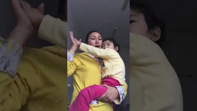 Поем с дочей песню "Карие глаза" Ахра смотреть онлайн