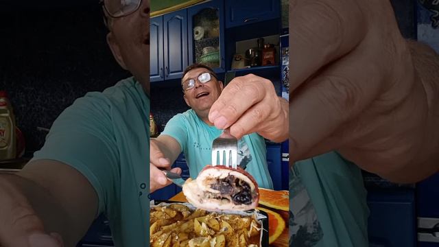 Рулетики из курицы с черносливом. смотреть онлайн