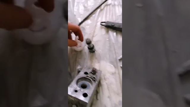 Ремонт безвоздушного аппарата Aspro 2000. Заменаплунжерных уплотнителей смотреть онлайн
