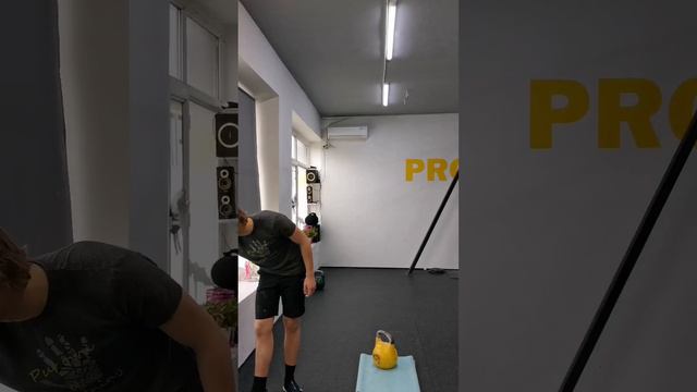 Рома Макаров 15 лет. Вес 63,8. Толчок 5 минут. Гири 15 кг. 49 повторений. Рывок 68 повторений