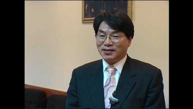 ВЭКС. Вице-президент ФЗК Кан Нам Пхун, Генконсул Ли Ян Гу и Президент АКК Роман Ким. 2010 смотреть онлайн