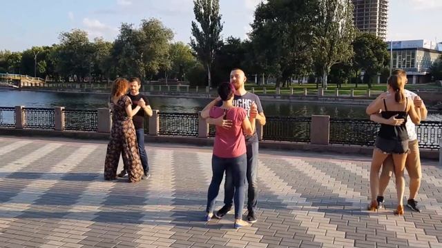 Флешмоб по кизомбе Кропивницкий (Импульс, Кировоград) смотреть онлайн