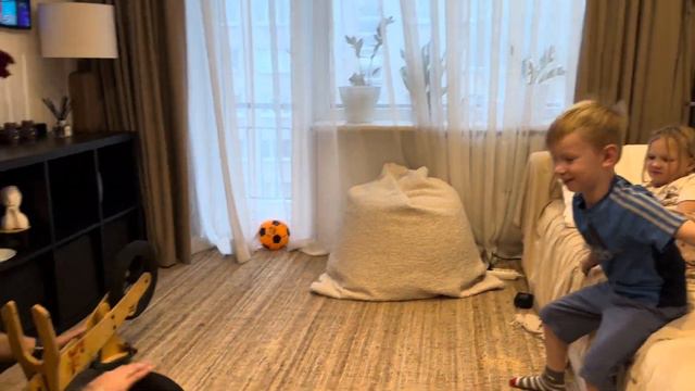ВПЕРВЫЕ СЮДА ПРИШЛИ! Ремонт велосипеда, как хитрят дети и день рождения подружки смотреть онлайн