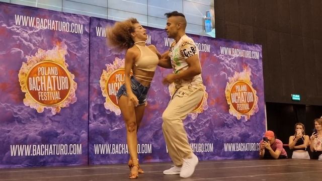 Mala ?/Abdel y Lety Bachata Flow смотреть онлайн