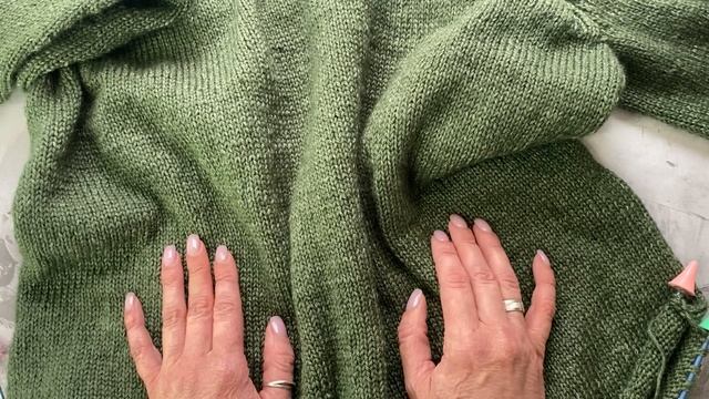 Недельный #ВязоВлог / готовая работа / довязала свитер / вяжу бактус. смотреть онлайн