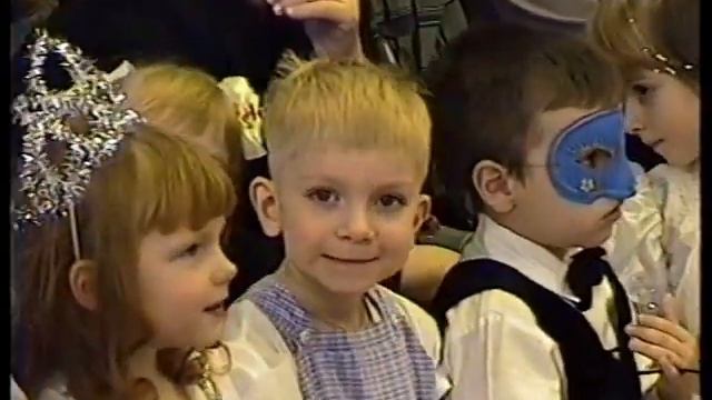 "Сказка". Детский сад № 203 пр-т Ленинградский, 12а г. Кемерово . Новогодний утренник 2002 год. смотреть онлайн