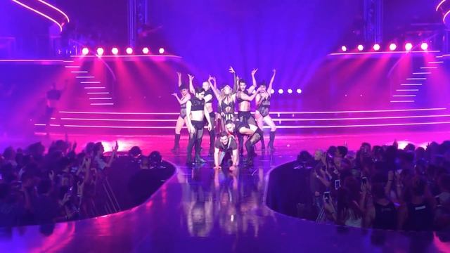 Colton Haynes At Britney Spears' #PieceOfMe Show In Vegas! (Freakshow Guy) смотреть онлайн