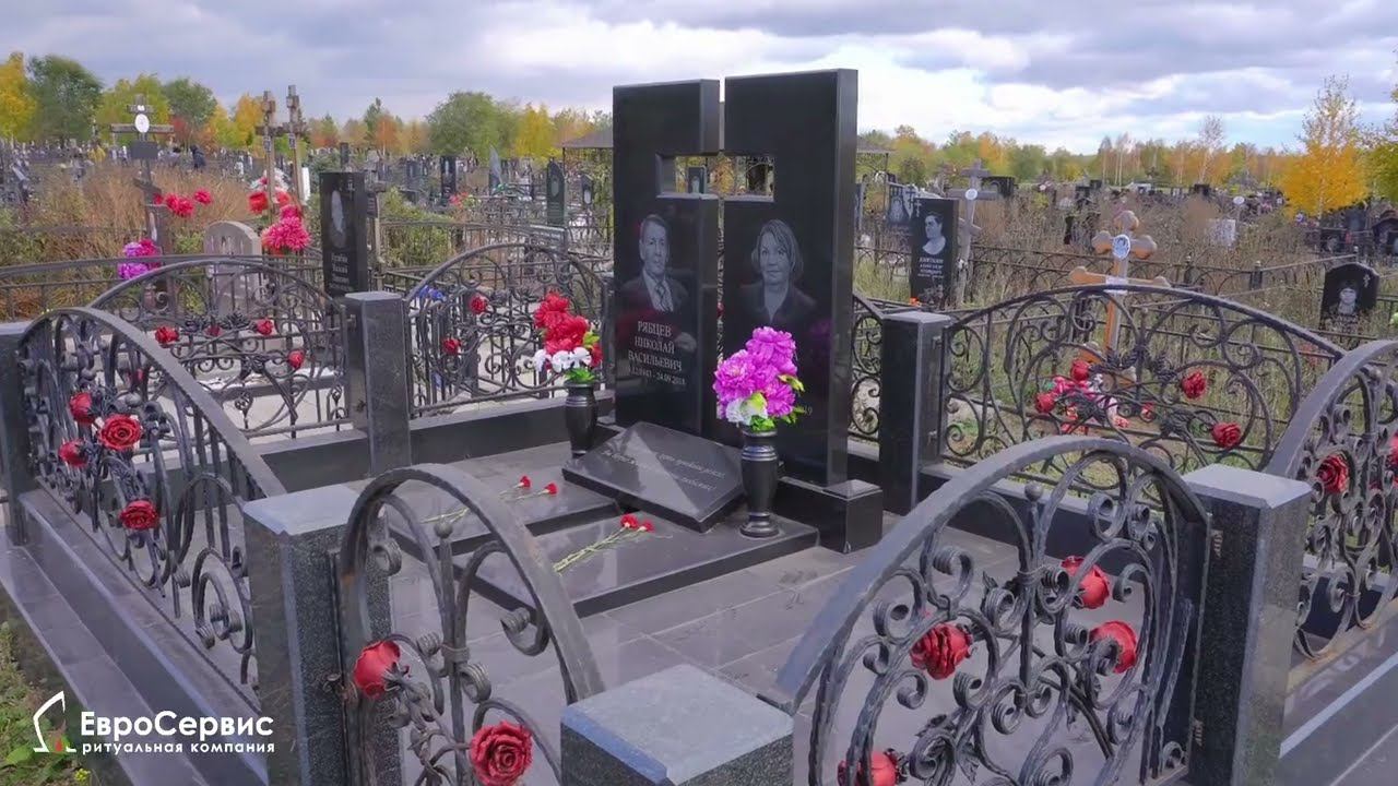 Семейный мемориальный комплекс из черного гранита с кованой оградой смотреть онлайн