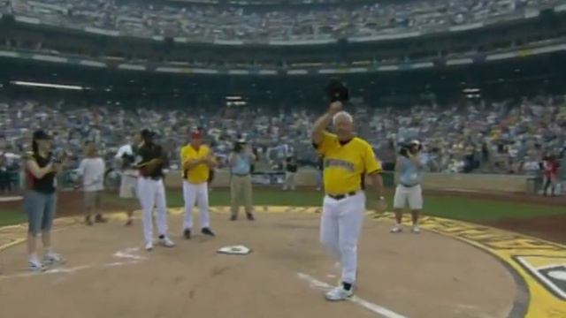 Baseball Hall of Fame member and former Pittsburgh Pirates standout Bill Mazeroski смотреть онлайн