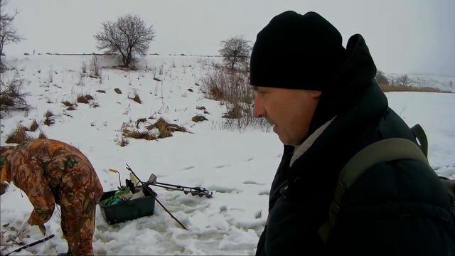 Зимняя рыбалка. Подледная рыбалка. Ставим сети подо льдом смотреть онлайн