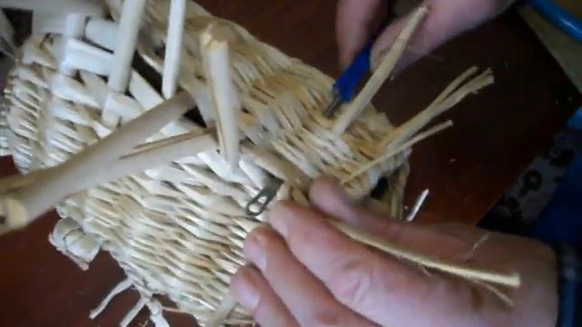 Сумка из рогоза. Сводим боковые края сумки. Часть2 смотреть онлайн