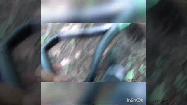 на детскую площадку заехал гусеничный трактор . смотреть онлайн