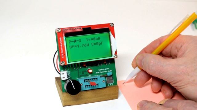 EZM328 multi-function tester intro and LED test смотреть онлайн