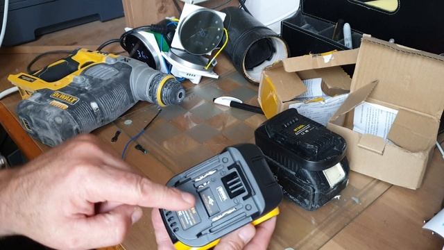 переходник на батарейки makita и dewalt 18v adaptor DM18M MT20DL смотреть онлайн
