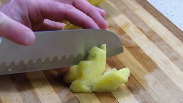 Как быстро и красиво почистить и разрезать ананас | How To Peel And Cut Pineapple смотреть онлайн