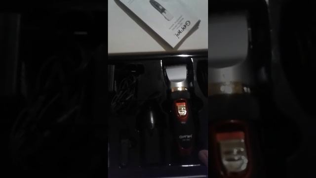 Машинка для стрижки GEMEI 550. смотреть онлайн