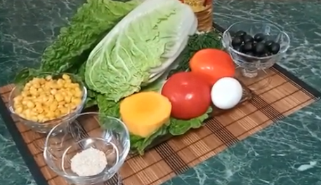 Рецепт вкусного и полезного овощного салата из пекинской капусты, тыквы, консервированной кукурузы. смотреть онлайн