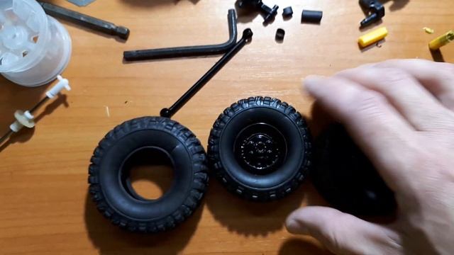 Как размягчить колеса PC WPL керосином (часть 1) смотреть онлайн
