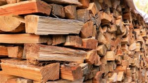 Осень в деревне продолжается, убрали дрова.