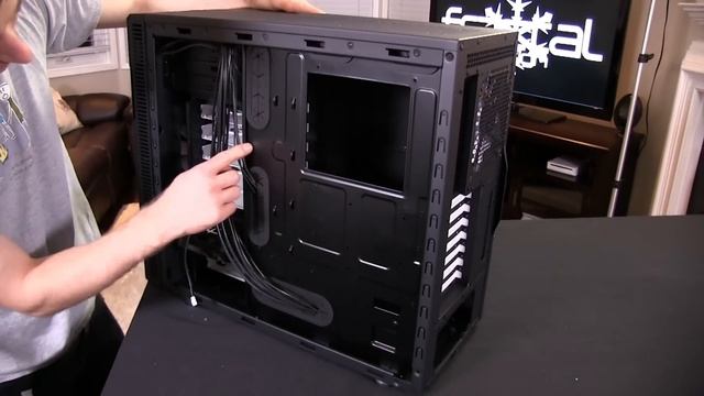 Fractal Design Define R4 Case Unboxing - Silent & Elegant - Linus Tech Tips смотреть онлайн