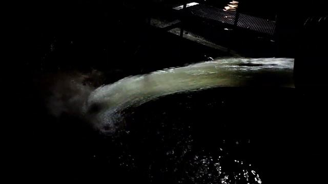 Ночное зарыбление верхнего пруда карпом. 2,2 тонны, Клёвое место, лосиный остров смотреть онлайн