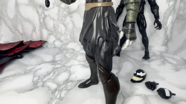 Marvel Legends Series Knull & Venom action figure Hasbro unboxing