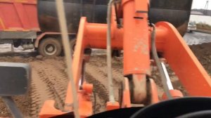 Видео-урок управления фронтальным погрузчиком. Часть 3. Погрузка