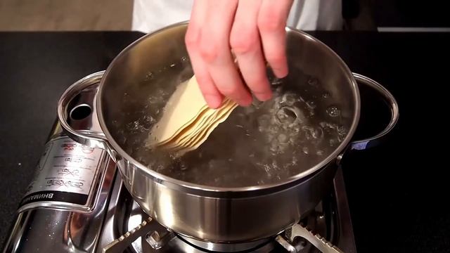 Мини ЛАЗАНЬЯ с фаршем | Рецепт итальянских конвертиков смотреть онлайн