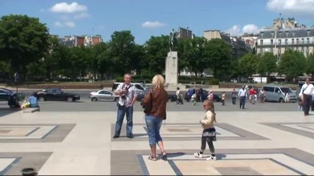 Мы в Париже.Эйфелева башня.mp4 смотреть онлайн