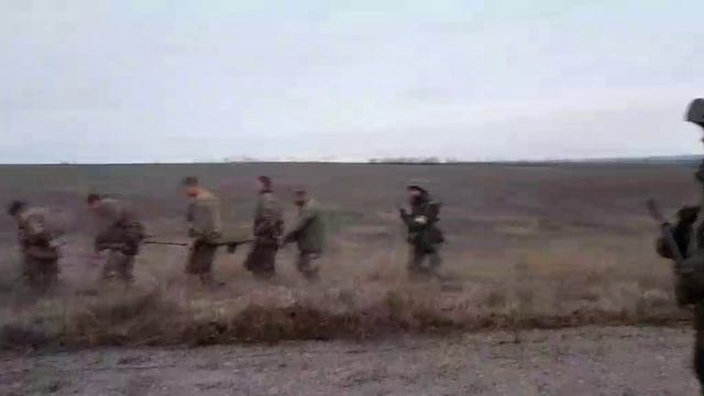 ДНР ведёт пленных нациков смотреть онлайн