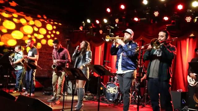 100 Days 100 Nights Sharon Jones Cover - NOTLF Live at Brooklyn Bowl смотреть онлайн