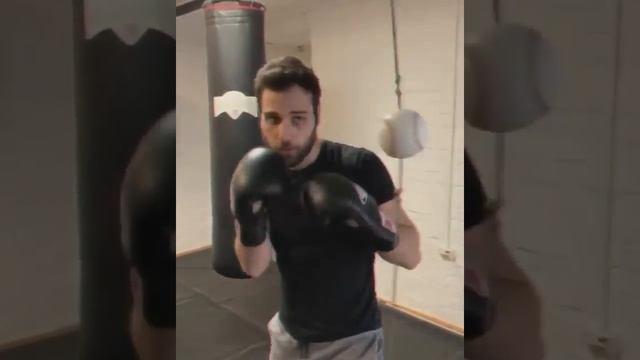 Тренировка по боксу . Работа на реакцию и точность . смотреть онлайн