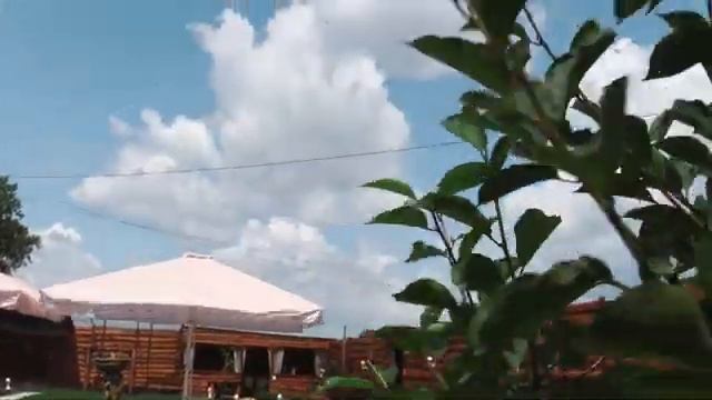 Летняя терраса с рестораном и гостиницей смотреть онлайн