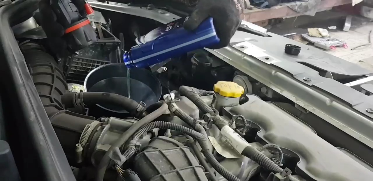 ЛАДА ВЕСТА ЗАМЕНА МАСЛА В КОРОБКЕ ПЕРЕДАЧ МКПП смотреть онлайн