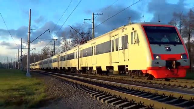 Электропоезд ЭМ4-010 "Спутник" смотреть онлайн