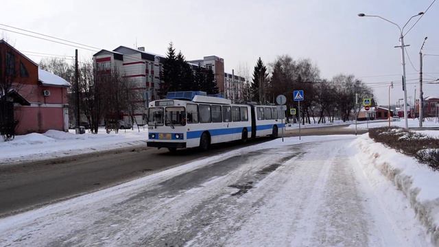 Троллейбус-гармошка ЗиУ-683 КВР БТРМ-4008 и приветливый водитель. (1080р) смотреть онлайн