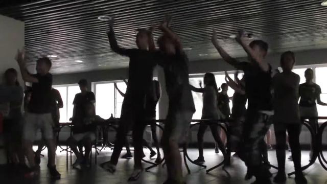 Соревнования JUST DANCE в лагере Горная семейка смотреть онлайн