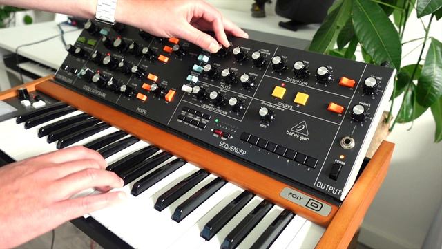 Behringer Poly D synthesizer | Play (sounds demo) смотреть онлайн