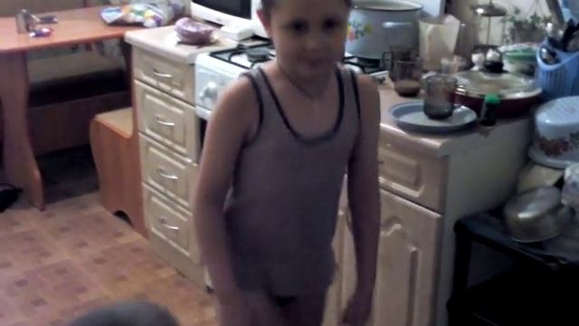 Антошка боится картошку))). смотреть онлайн