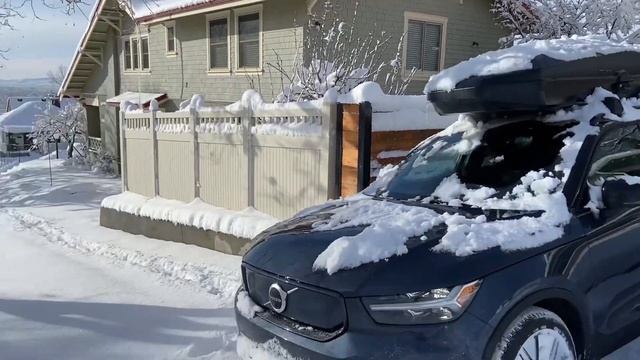 Volvo XC40 Recharge Snow Performance Review смотреть онлайн