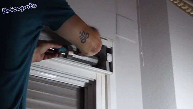 Cómo CAMBIAR la CUERDA de una PERSIANA. Fácil paso a paso смотреть онлайн